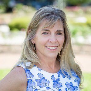 Meet your Posher, Debbie